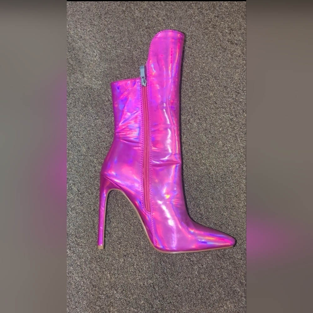 Azalea Wang Halo Iridescent Pink Ankle Bootie Heels Size 6 NWOT - Picture 4 of 8